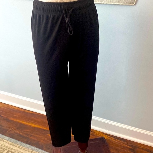 Coco & Carmen NWT black stretchy crop pants - Picture 1 of 7